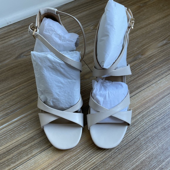 Michael Kors Beige Sandals - Picture 12 of 14